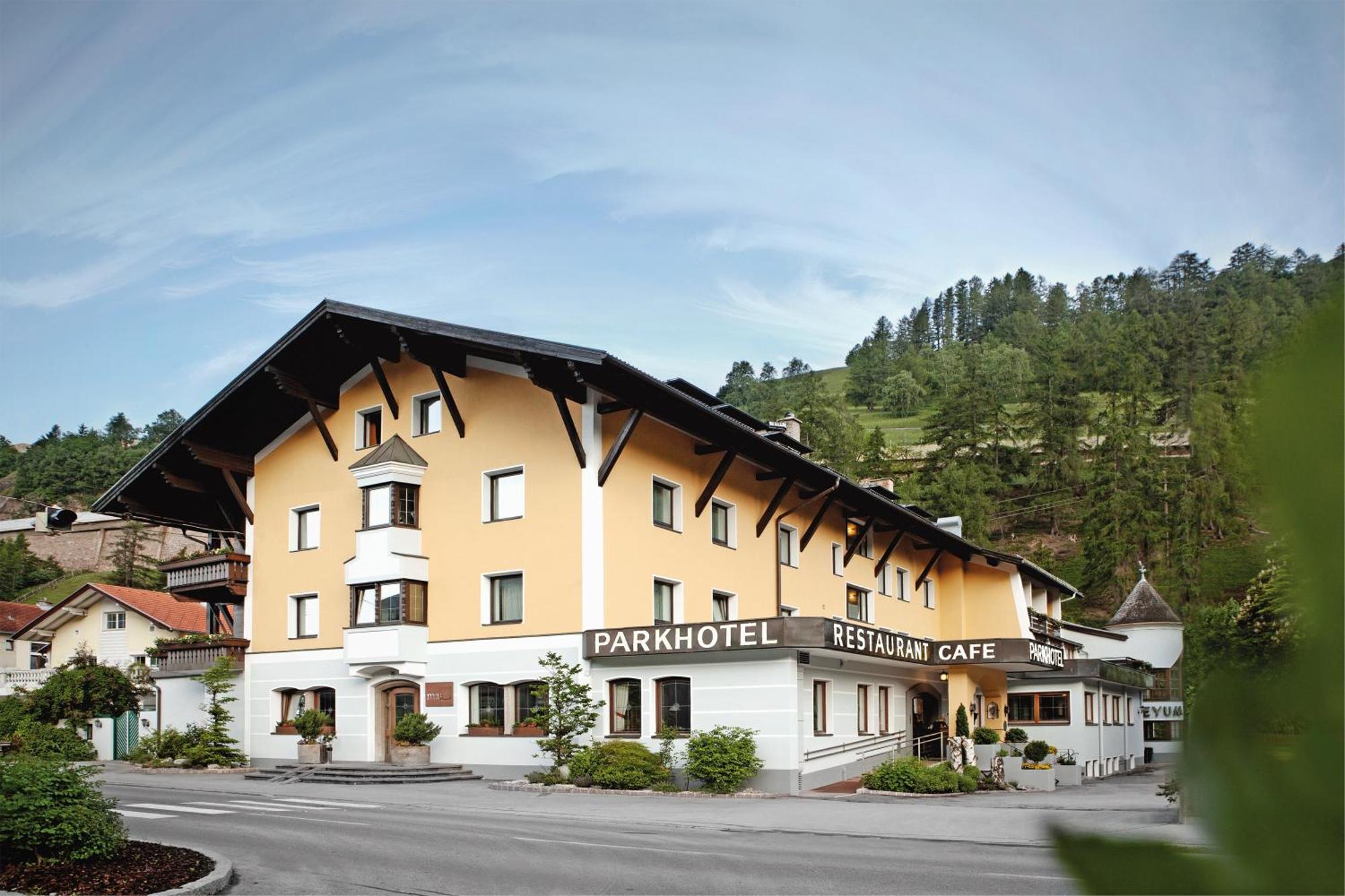 Parkhotel Matrei Матрей ам Бренер Екстериор снимка